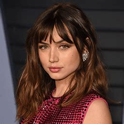 ana de armas nips|Ana de Armas Suffers Wardrobe Malfunction in Louis。